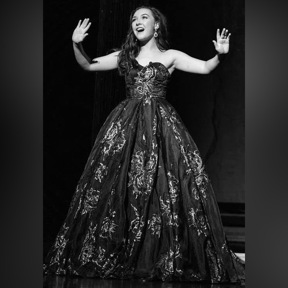 Sherri Hill Black Ballgown with Gold Metallic Floral Print Size 2 - Picture 6 of 6